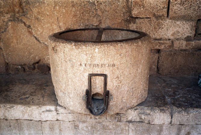 STRUMENTO MEDIEVALE DI MISURA PER GRANAGLIE STRUMENTO MEDIEVALE DI MISURA PER GRANAGLIE