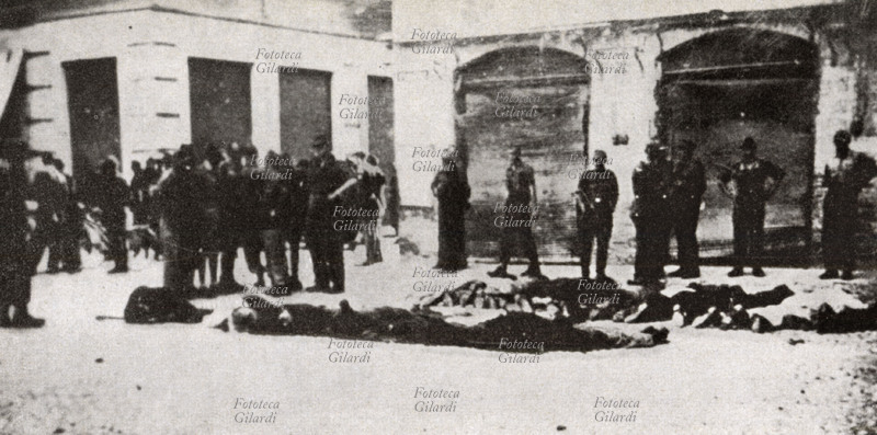 RESISTENZA Piazza Grande: i cadaveri di 20 cittadini massacrati dai tedeschi per rappresaglia all\
