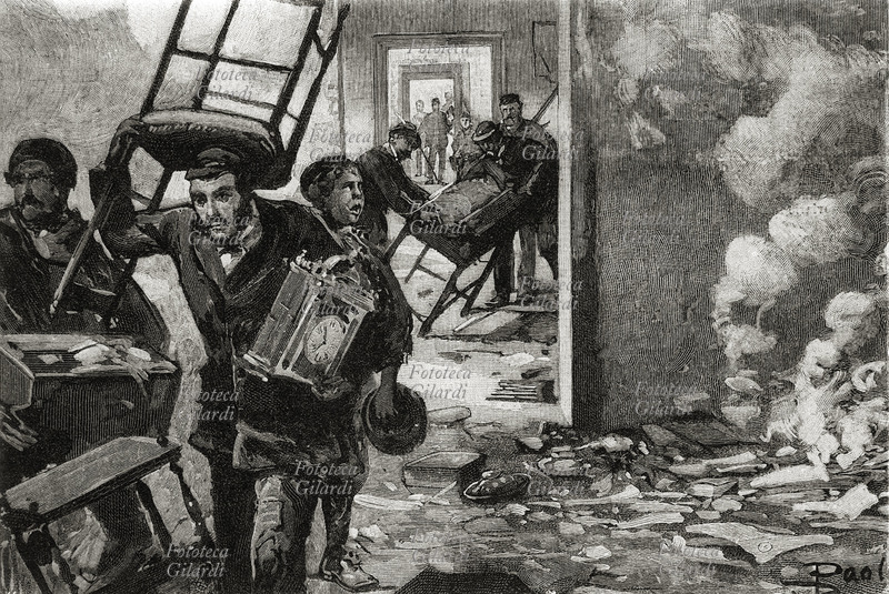 FASCI SICILIANI Mazara del Vallo (Trapani). La distruzione e il saccheggio da parte dei rivoltosi degli uffici della Pretura, gennaio 1894. Il movimento popolare, di ispirazione democratica e socialista, era sorto in Sicilia fra il 1891 e il 1893 per organizzare contadini, operai e minatori, soprattutto nella zona delle zolfare. L\