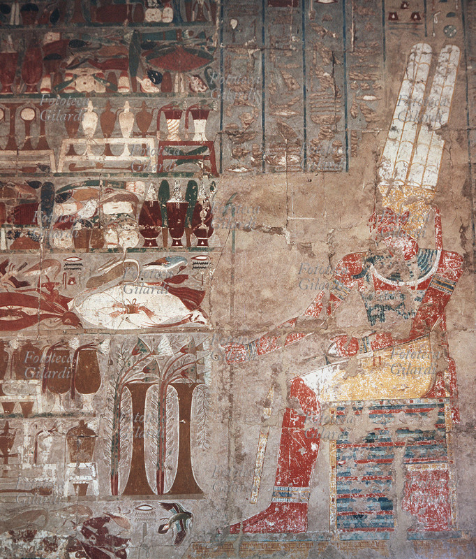 ANTICO EGITTO Tempio di Deir el-Bahari: pittura murale raffigurante le offerte della regina Hatshepsut al dio Amon Ra. Deir el-Bahari è il tempio funerario della regina Hatshepsut, della XVIII dinastia.