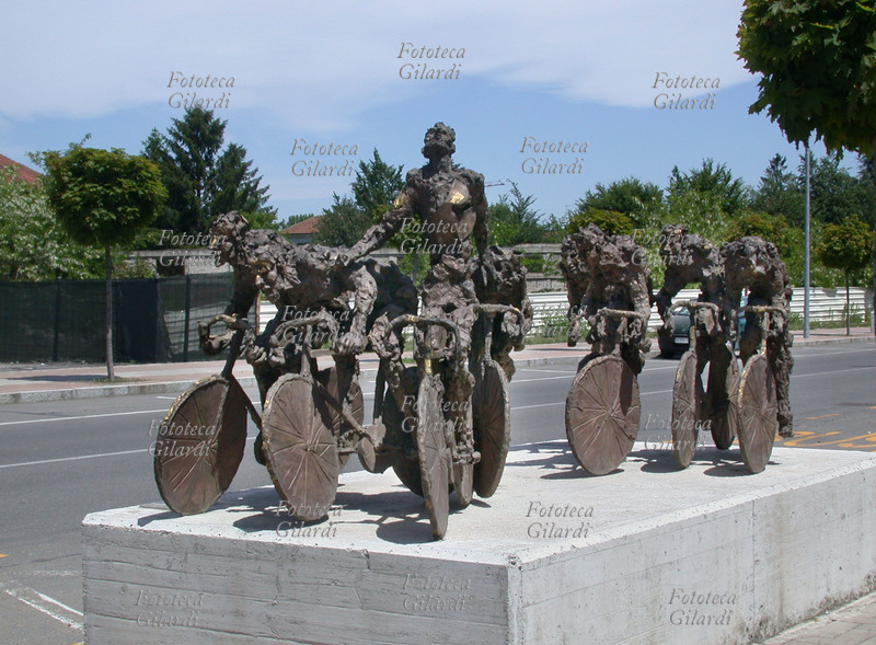Lorenzo CASCIO (1940-) Al Traguardo, 2003. La scultura d\