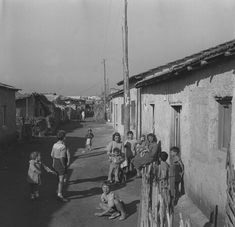 BAMBINI DI VARIE ETA 