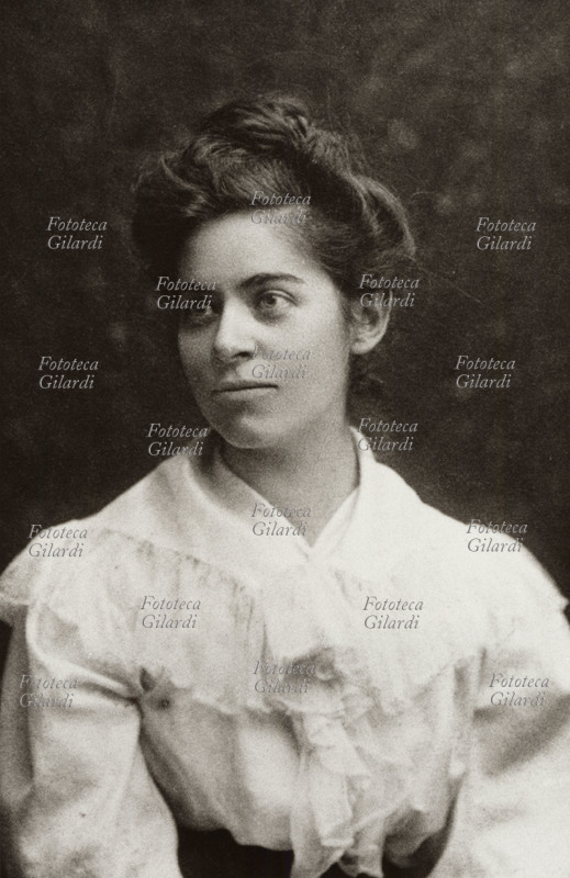 Paola LOMBROSO pedagogista e scrittrice, figlia di Cesare Lombroso; ritratto fotografico di Oreste Bertieri dal fondo fotografico \