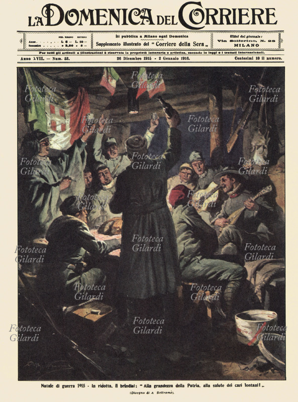 I GUERRA MONDIALE "Natale di guerra 1915 - In ridotta, il brindisi: - Alla grandezza della Patria, alla salute dei cari lontani!-". Disegno di Achille Beltrame (19 marzo 1871 – 19 febbraio 1945) per la copertina de "La Domenica del Corriere". Milano, 26 dicembre 1915