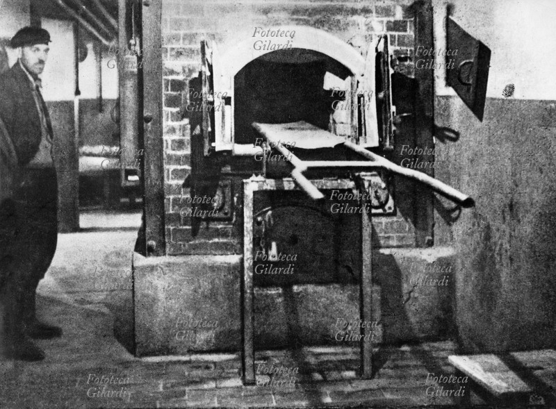 SHOAH Un forno crematorio nel campo di Mauthausen. Il campo principale venne aperto l\