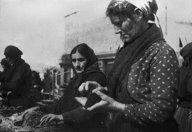 SECONDA GUERRA MONDIALE DONNE AL MERCATO SECONDA GUERRA MONDIALE DONNE AL MERCATO
