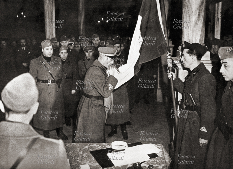 SALÒ REPUBLIC the kiss of the flag - Ceremony of the oath to the Italian Social Republic. Brescia January 1944