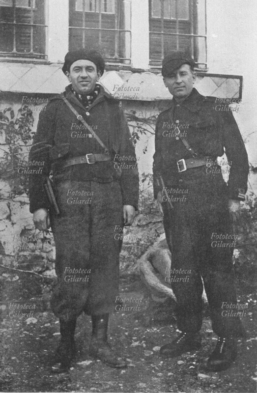 Rodolfo PACCIARDI comandante (a destra) e Antonio Roasio (con il basco) commissario politico, entrambi nel Battaglione Garibaldi impegnato nella guerra di Spagna,1936