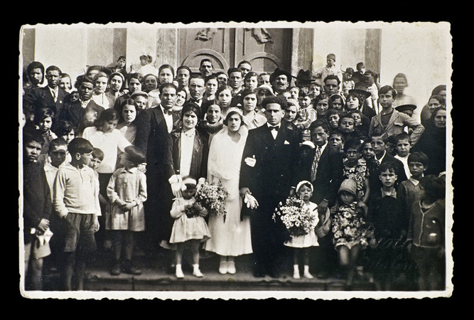GRUPPO DI FAMIGLIA FOTOGRAFIA RICORDO DI MATRIMONIO