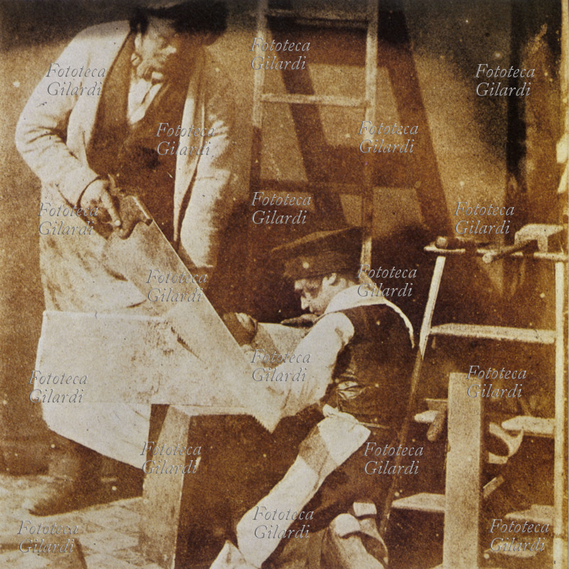 William Henry Fox TALBOT (1800-1877) Carpentieri a Lacock Estate. Stampa su carta al sale da negativo calotipico, 1842