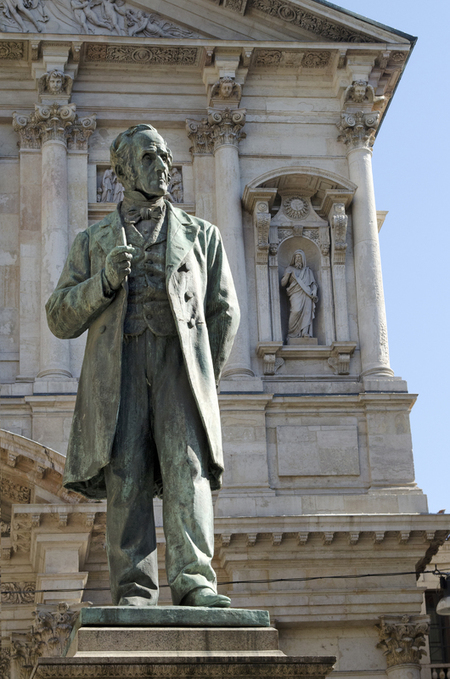 MONUMENTO AD ALESSANDRO MANZONI MONUMENTO AD ALESSANDRO MANZONI