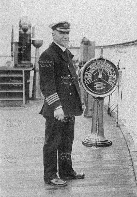 PRIMA GUERRA MONDIALE V.T. Turner, capitano del Lusitania fotografato a bordo del transatlantico. Morì con altri membri dell\