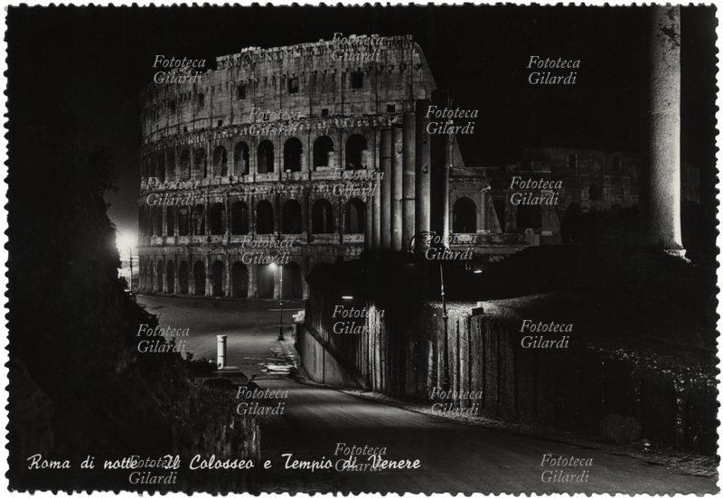 ROMA di notte - Il Colosseo e Tempio di Venere. L\