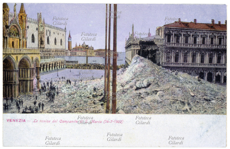 VENEZIA Le rovine del campanile di S. Marco poco dopo il crollo, avvenuto il 14 luglio 1902. Cartolina postale stampata in quadricromia, Venezia 1902