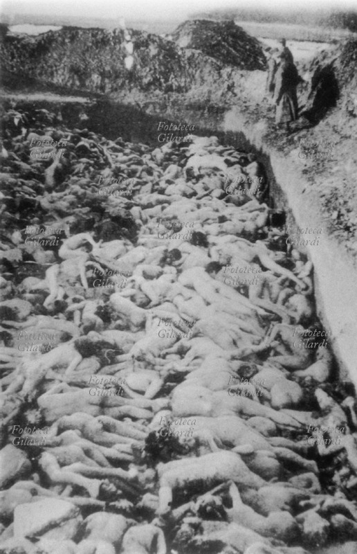 SHOAH Fossa comune dove furono seppelliti migliaia di ebrei assassinati a Proskurov (Chmel\