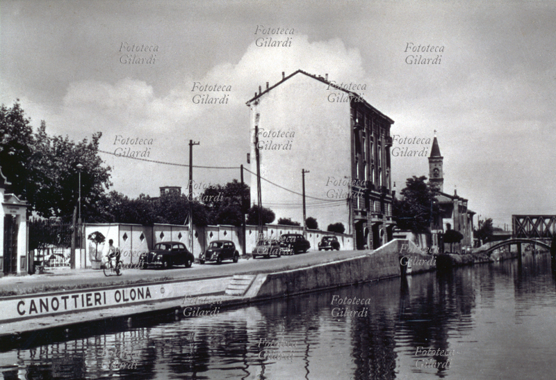 MILANO Il Naviglio Grande, avanti la sede e l\