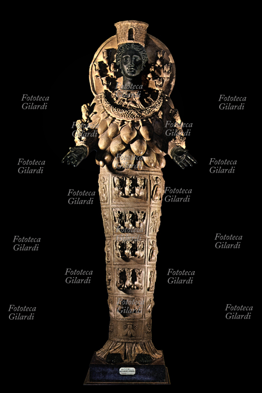 ARTEMIDE EFESIA Dea della natura. Statua in alabastro e bronzo del II secolo d.C.