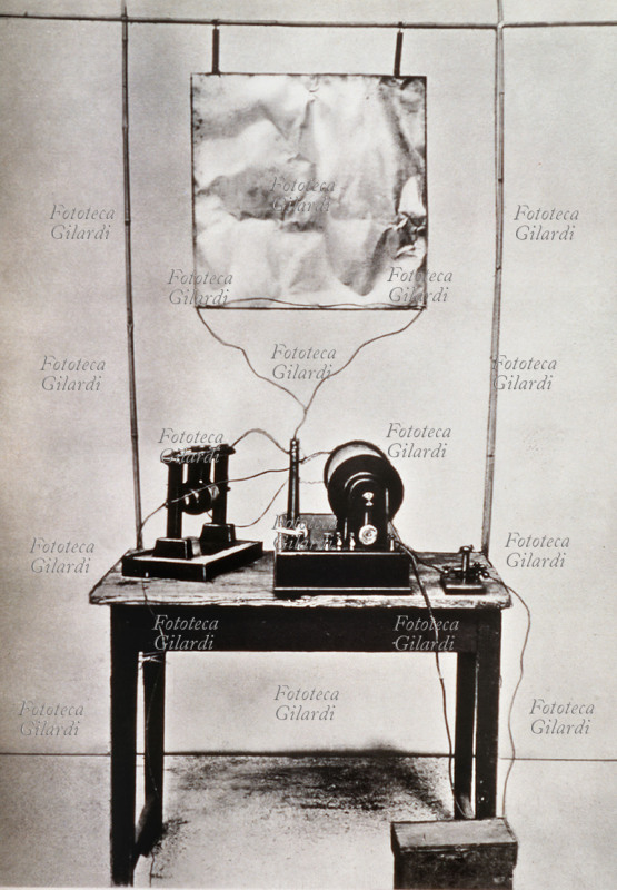 TELEGRAFO Il primo trasmettitore senza fili di Guglielmo Marconi (1874 – 1937). Fotografia, Italia, XIX secolo.