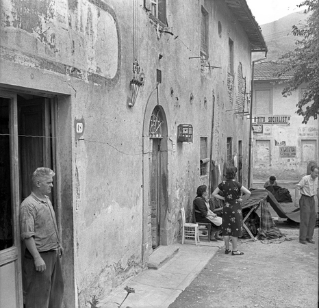 CRISI DEL TESSILE NESSUNO LA SCAMPA CRISI DEL TESSILE NESSUNO LA SCAMPA