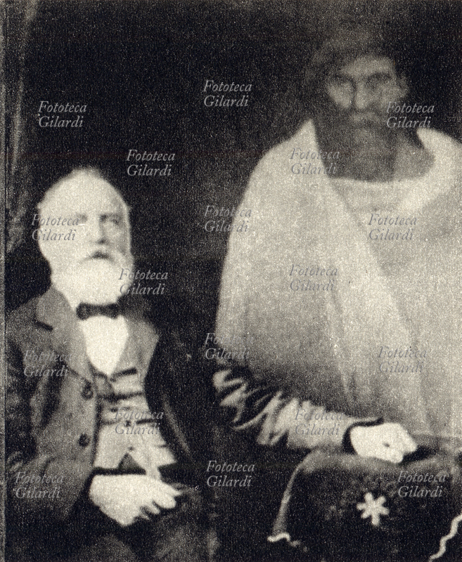 STORIA DELLA FOTOGRAFIA Lo scrittore e giornalista britannico William Thomas Stead (1849-1912) con lo "spirito materializzato" di Piet Boths; una delle molte fotografie che avrebbero dovuto "provare" l\