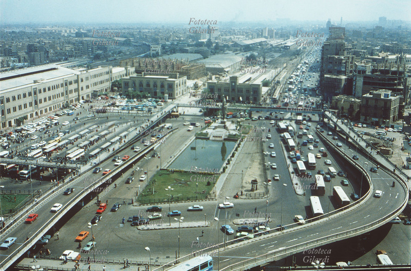 EGITTO Cairo, veduta di Ramesses Square, 1980 circa.