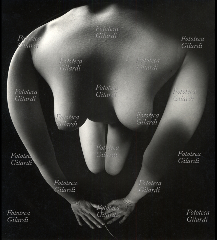 GILARDI - nudo femminile anamorfizzato - autoscatto - Scansione da stampa vintage 18x24, ideazione del procedimento e realizzazione dell\