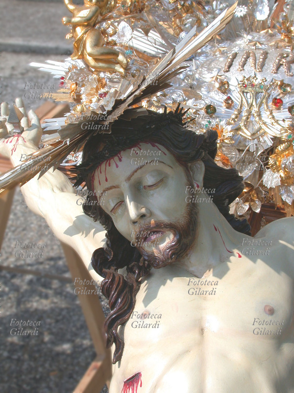CRISTO dettaglio di Cristo ligneo portato in processione dalla confraternita dei Cristesanti, durante i festeggiamenti di San Rocco. Foto di Giuliano Grasso. Montanesi (GE), 16 Agosto, 2002