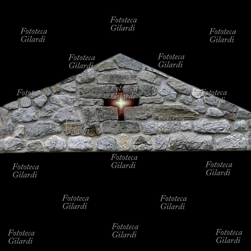 CROCE Elaborazione del timpano in pietra di una chiesa Templare. Chiesa di San Nicolò, romitorio dei cavalieri templari degli Alzeri. Piano d\