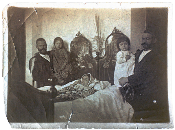 ATTORNO ALLA DEFUNTA ATTORNO ALLA DEFUNTA