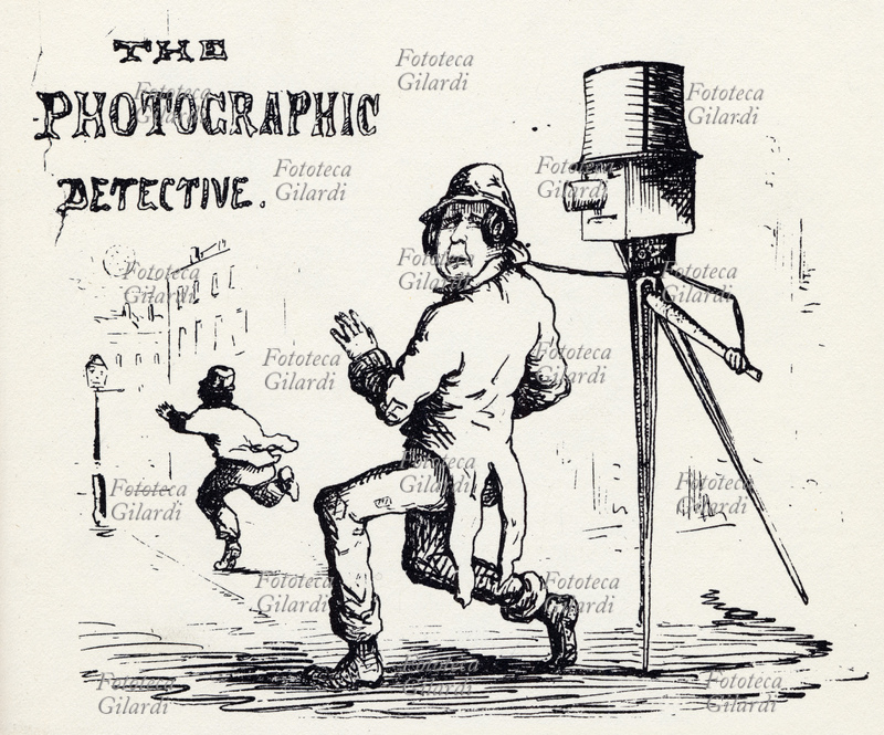 STORIA DELLA FOTOGRAFIA The Photographic detective. Rappresentato letteralmente come un apparecchio fotografico antropomorfo che sconfigge i criminali. Illustrazione dal trattatello umoristico intitolato "Photographic Pleasures. Popularly portrayed with pen and pencils", di Cuthbert Bede, B.A. (nome d\