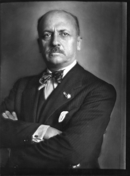 F.T. MARINETTI RITRATTO DA GHITTA CARELL