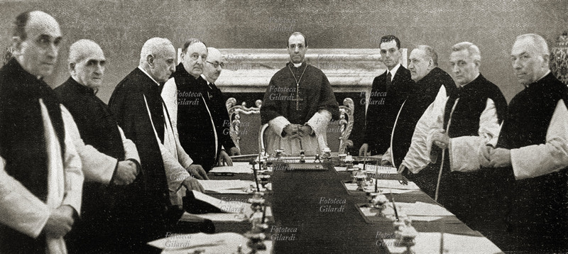 VATICANO Il card. Pacelli riunito con la Camera Apostolica durante la Sede Vacante. Italia, febbraio 1939