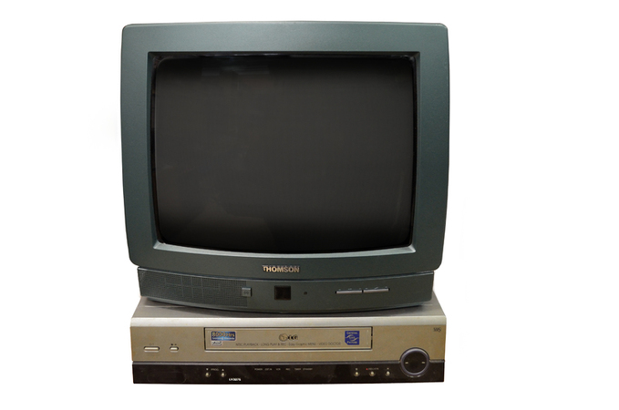 TELEVISORE A TUBO CATODICO E REGISTRATORE VHS TELEVISORE A TUBO CATODICO E REGISTRATORE VHS