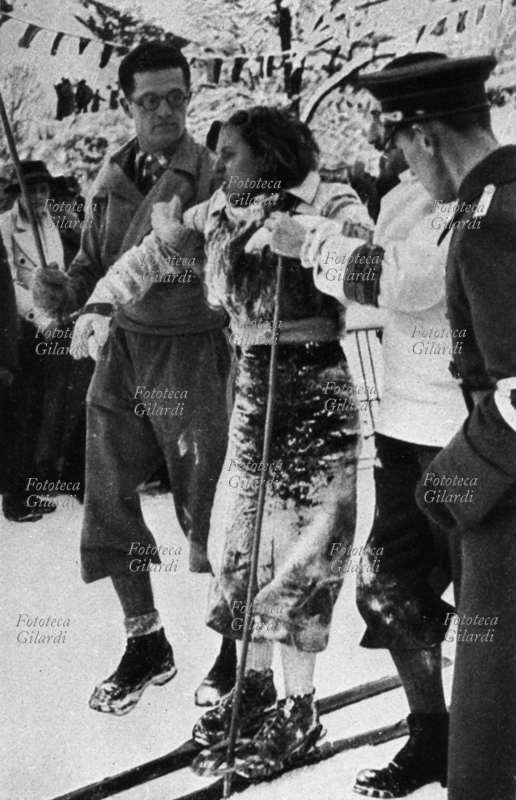 SPORT INVERNALI la campionessa iberica plurisportiva Margot Moles de Pina (12 ottobre 1910 - 19 agosto 1987), insieme a Ernestina Maenza fu tra i primi atleti spagnoli a partecipare ai Giochi olimpici invernali. Nella IV Olimpiade invernale rappresentò la Spagna nella prova combinata composta da discesa e slalom. Garmisch-Partenkirchen (Germania), 7 - 16 febbraio 1936