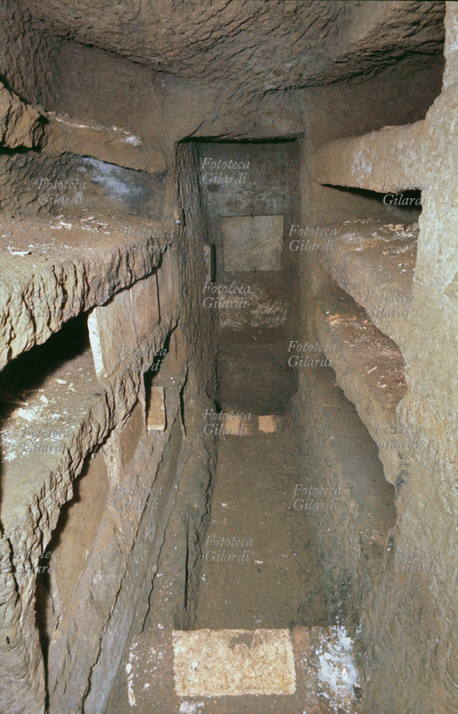 ROMA Catacombe di Santa Costanza: i loculi dove venivano sepolti i primi cristiani, I secolo