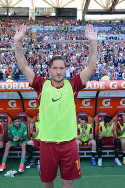 28.05.2017 Roma vs Genoa 3 2. Saluti di e per Totti. 10 Photos