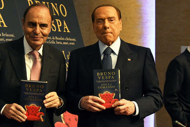 13.12.2017 Roma Piazza di Pietra. Vespa e Berlusconi presentano libro