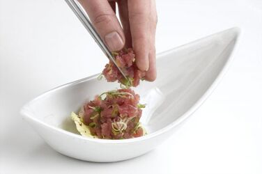 TARTARE DI TONNO MAGURO TATAKI TARTARE DI TONNO MAGURO TATAKI