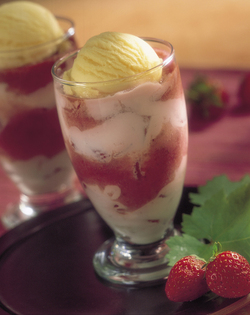 FRAGOLE ALLO YOGURT CON GELATO