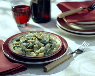 SPATZLE PAGLIA E FIENO CON FUNGHI SPATZLE PAGLIA E FIENO CON FUNGHI