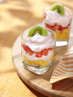 MACEDONIA DI FRUTTA CON PANNA VEGETALE
