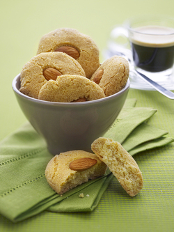 BISCOTTI MORBIDI ALLE MANDORLE