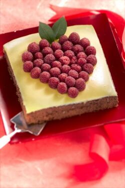 TORTA AL CIOCCOLATO CON CREMA AL LIMONE