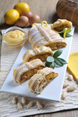 STRUDEL DI ALBICOCCHE E CREMA PASTICCIERA