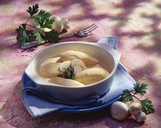 QUENELLE DI VITELLO CON SALSA AI FUNGHI