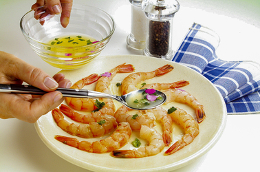 INSALATA DI GAMBERI MARINATA DI SHERRY E GERANEI