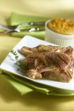 COSTOLETTE DI AGNELLO E SOUFFLE DI PISELLI