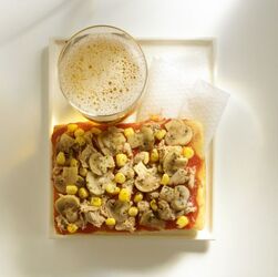 TRANCIO DI PIZZA CON FUNGHETTI E MAIS