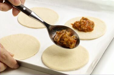 FOCACCETTE DI ANGUILLA IMPANADAS 