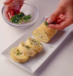 ROTOLO DI FRITTATA CON CAPRINO E PREZZEMOLO